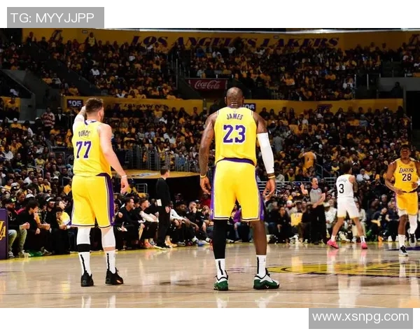 暴扣连连!詹姆斯带领湖人连胜五场,再度登顶西部领先位置 暴扣连连!詹姆斯带领湖人连胜五场,再度登顶西部领先位置